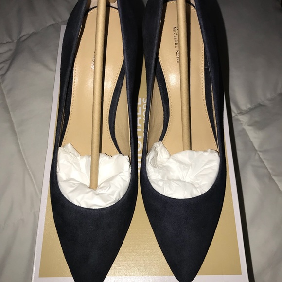 michael kors navy pumps